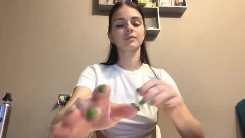 Olivia online show from September 18, 2025, 1:13 pm