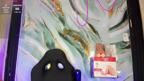 lorems_ online show from December 15, 2025, 2:10 pm