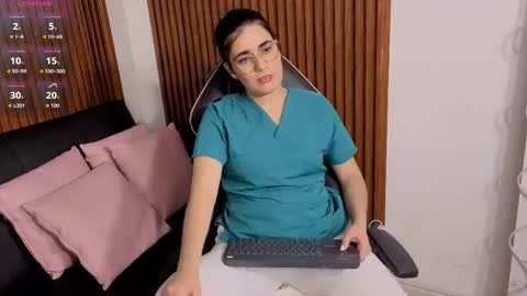 Snapshot of loren_tay chatting on June 1, 2026, 2:35 am Loren online show from June 1, 2026, 2:35 am