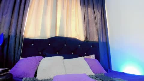 lesly lorena online show from April 7, 2026, 7:14 pm