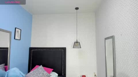 lorenadavies online show from February 11, 2025, 1:52 am