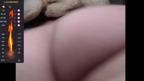 Snapshot of lorenitha_20 chatting on December 18, 2024, 2:42 am lorenitha online show from December 18, 2024, 2:42 am