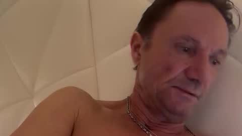 Snapshot of lorenz_muc chatting on February 18, 2026, 12:28 am lorenz_muc online show from February 18, 2026, 12:28 am
