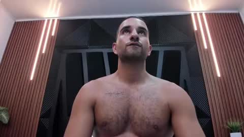  L O R E N Z O  Thumbs Up help  online show from March 11, 2025, 9:48 pm