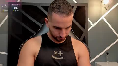  L O R E N Z O  Thumbs Up help  online show from October 9, 2025, 5:22 pm