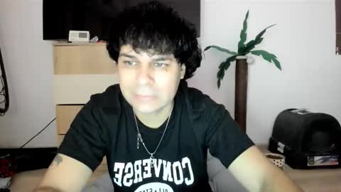 Snapshot of lorenzoboy99 chatting on January 17, 2026, 9:18 pm LORENZO Boy online show from January 17, 2026, 9:18 pm