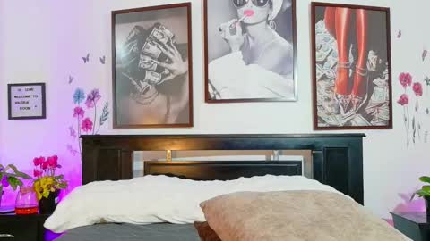 loretahorny online show from March 25, 2026, 1:39 pm