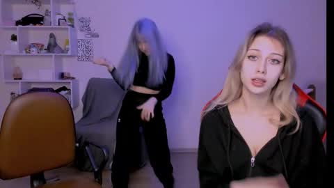 Snapshot of lori_meow chatting on October 2, 2025, 8:38 pm Lori online show from October 2, 2025, 8:38 pm