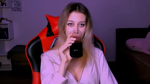 Snapshot of lori_meow chatting on October 18, 2025, 6:30 pm Lori online show from October 18, 2025, 6:30 pm