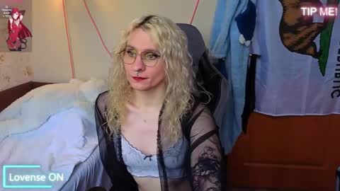 Snapshot of lori_myaf chatting on April 25, 2026, 1:14 pm Lori ----------------------------------- online show from April 25, 2026, 1:14 pm