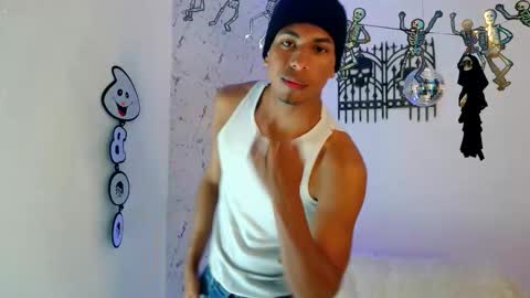 Lorian Vikel  online show from October 21, 2025, 9:59 pm