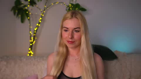 Lorrie online show from April 10, 2026, 2:00 pm