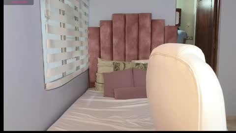 Snapshot of lou_rosse chatting on February 6, 2025, 8:45 pm  Lou Rosse  online show from February 6, 2025, 8:45 pm