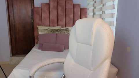 Snapshot of lou_rosse chatting on February 25, 2025, 7:58 pm  Lou Rosse  online show from February 25, 2025, 7:58 pm