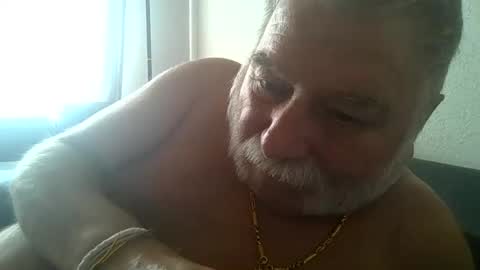 Snapshot of louis_chokdee chatting on September 19, 2025, 2:40 pm louis_chokdee online show from September 19, 2025, 2:40 pm