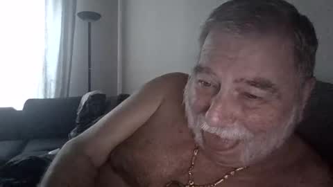 Snapshot of louis_chokdee chatting on September 29, 2025, 4:45 pm louis_chokdee online show from September 29, 2025, 4:45 pm