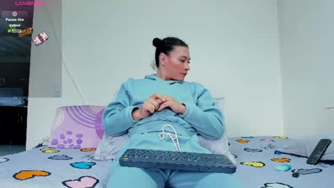 Snapshot of louise_22cm chatting on June 19, 2026, 1:26 pm Mi lu online show from June 19, 2026, 1:26 pm