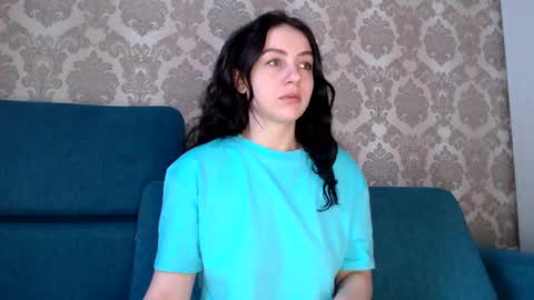 Snapshot of louise_phlox chatting on March 1, 2025, 5:31 am Louise online show from March 1, 2025, 5:31 am