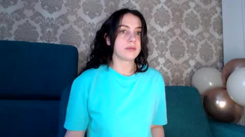 Snapshot of louise_phlox chatting on March 3, 2025, 10:17 am Louise online show from March 3, 2025, 10:17 am
