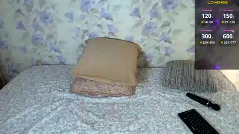 Snapshot of louise_phlox chatting on June 23, 2026, 9:07 am Louise online show from June 23, 2026, 9:07 am