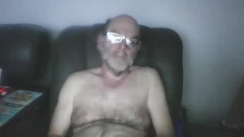 Snapshot of louism13 chatting on April 4, 2026, 5:16 am louism13 online show from April 4, 2026, 5:16 am