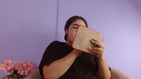 lourdes_moon22 online show from October 28, 2025, 11:58 am