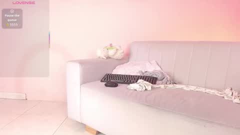 lourdes_moon22 online show from November 9, 2025, 1:42 pm