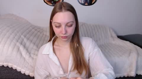 love bella  online show from April 6, 2026, 12:19 am