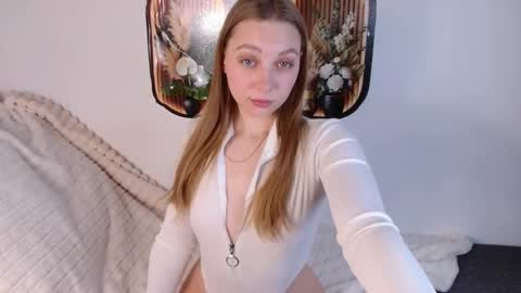 Snapshot of love_bella_ chatting on April 24, 2026, 12:13 am love bella online show from April 24, 2026, 12:13 am
