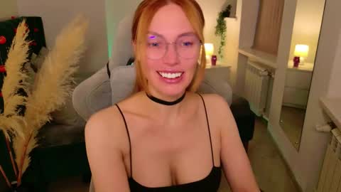 Snapshot of love_call chatting on October 18, 2025, 5:43 am love_call online show from October 18, 2025, 5:43 am