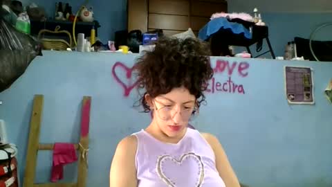 Snapshot of love_electra chatting on November 10, 2025, 4:39 pm love_electra online show from November 10, 2025, 4:39 pm