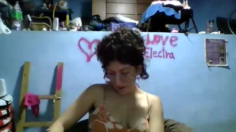 Snapshot of love_electra chatting on November 12, 2025, 1:50 am love_electra online show from November 12, 2025, 1:50 am