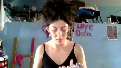 Snapshot of love_electra chatting on November 13, 2025, 2:05 pm love_electra online show from November 13, 2025, 2:05 pm