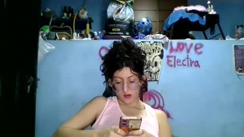 Snapshot of love_electra chatting on November 17, 2025, 12:27 am love_electra online show from November 17, 2025, 12:27 am