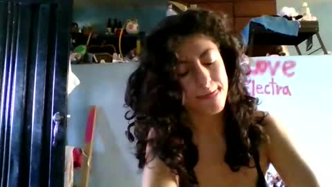 Snapshot of love_electra chatting on November 18, 2025, 1:15 pm love_electra online show from November 18, 2025, 1:15 pm