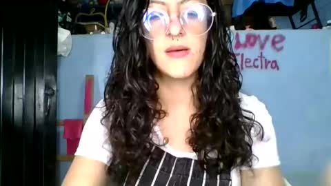 Snapshot of love_electra chatting on December 15, 2025, 4:11 pm love_electra online show from December 15, 2025, 4:11 pm