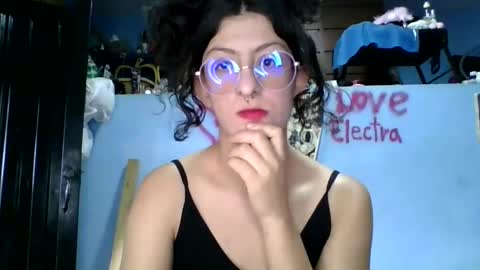 Snapshot of love_electra chatting on December 16, 2025, 6:46 pm love_electra online show from December 16, 2025, 6:46 pm