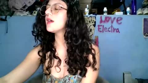 Snapshot of love_electra chatting on March 23, 2026, 12:25 am love_electra online show from March 23, 2026, 12:25 am