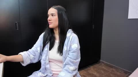 Kristen LoveBerry online show from November 2, 2025, 12:57 am