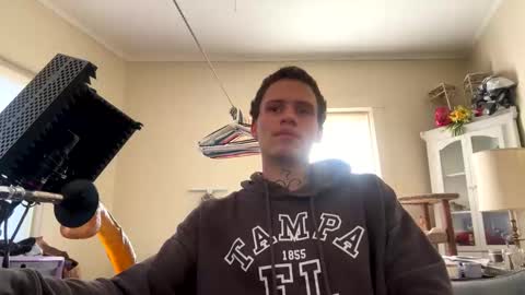 love stretch online show from October 28, 2025, 5:37 pm