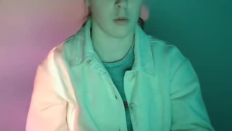 Vivian online show from December 3, 2025, 1:42 pm