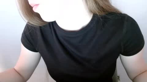 Snapshot of love_vivian chatting on July 9, 2026, 11:03 am Vivian online show from July 9, 2026, 11:03 am