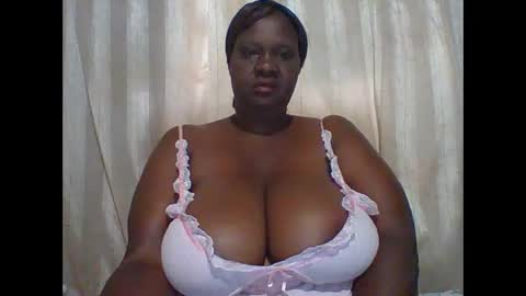 Snapshot of lovebigmelon chatting on December 6, 2024, 4:58 am Lynn online show from December 6, 2024, 4:58 am