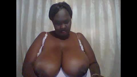 Snapshot of lovebigmelon chatting on December 22, 2024, 12:27 pm Lynn online show from December 22, 2024, 12:27 pm