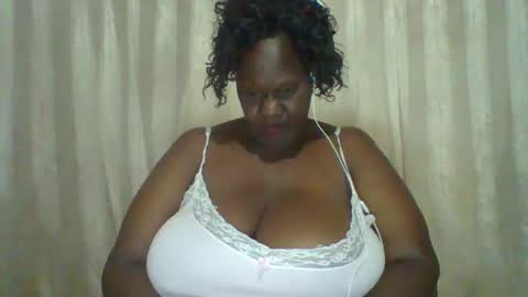 Snapshot of lovebigmelon chatting on January 30, 2025, 2:27 am Lynn online show from January 30, 2025, 2:27 am