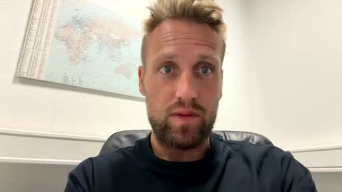 lovefuesse online show from September 9, 2025, 7:52 am