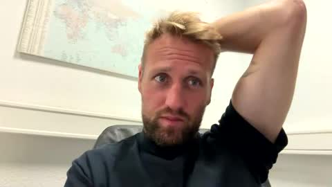 lovefuesse online show from September 11, 2025, 7:52 am