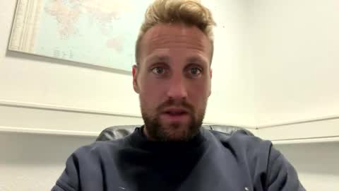 lovefuesse online show from October 9, 2025, 11:30 am