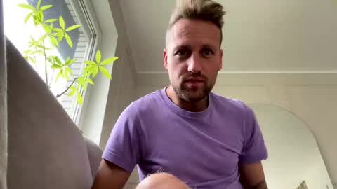 lovefuesse online show from October 28, 2025, 9:02 am