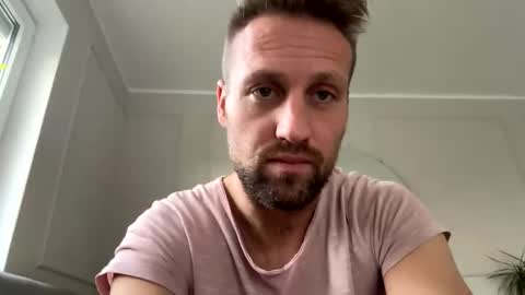 lovefuesse online show from November 5, 2025, 7:30 am